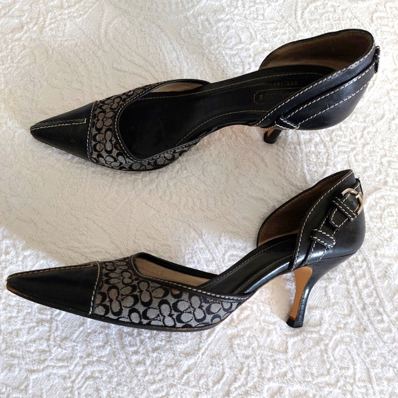 Coach Shoes - VINTAGE Y2K COACH [Made in Italy]..KITTEN HEEL PUMPS/HEELS